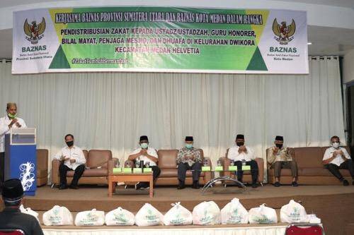 Baznas Salurkan Zakat kepada Kaum Dhuafa