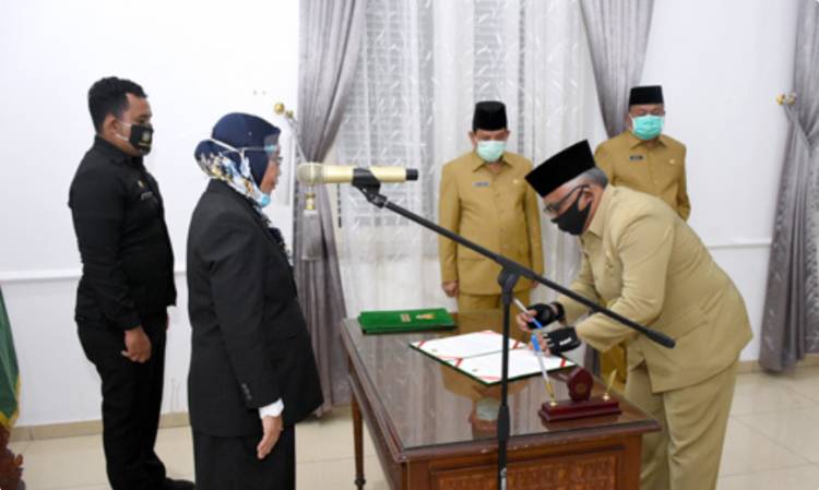 Sekdaprov Sumut Lantik Antony Sinaga dan Laksana Hasugian di Kantor Gubernur