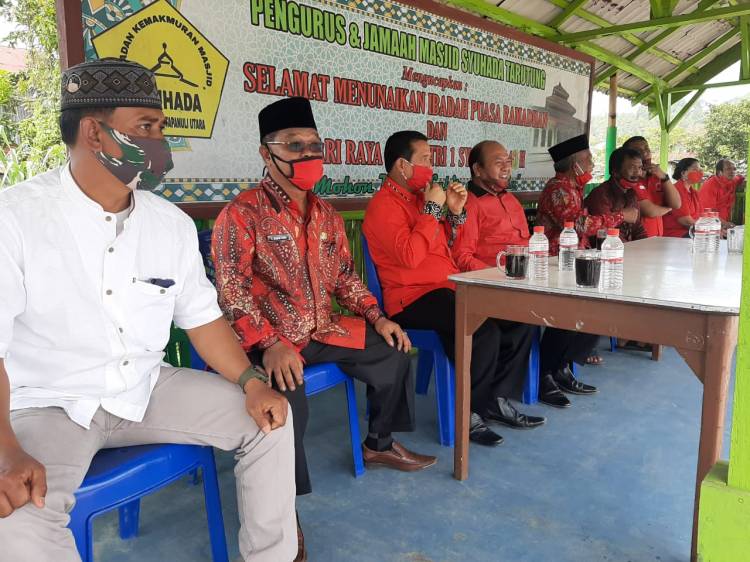 Bupati Taput Didampingi Ketua DPRD dan Kankemenag Taput Serahkan Hewan Kurban Idul Adha 1441H