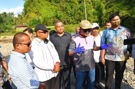 Bupati Tapteng Bersama Wakil Ketua DPRD Provsu dan Komisi D DPRD Provsu Tinjau Rencana Pembangunan