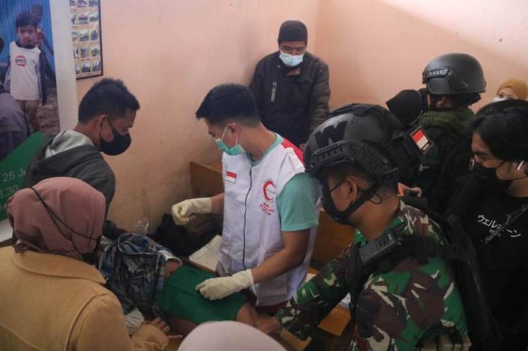 Satgas TNI Bersama Yayasan BSMI Adakan Khitanan Massal Gratis