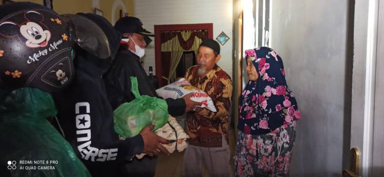 Kapolsek dan Muspika Biru-Biru Bantu Korban Puting Beliung