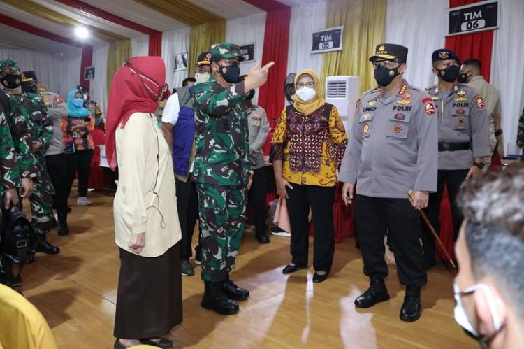Tinjau Vaksinasi di 3 Lokasi, Panglima TNI: Covid-19 Tidak Memandang Siapa, Pangkat dan Jabatan