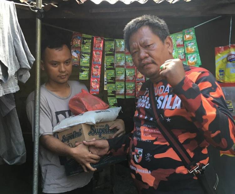 PAC PP Medan Area Gulirkan Bantuan Paket Sembako kepada Pedagang Kecil Terdampak PPKM Darurat