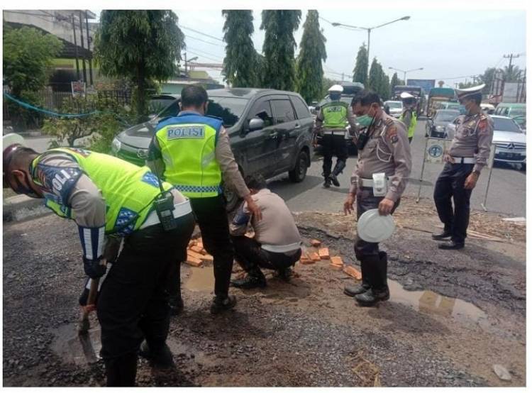 Sat Lantas Polresta Deli Serdang Surati Pemerintah Terkait Jalan Rusak