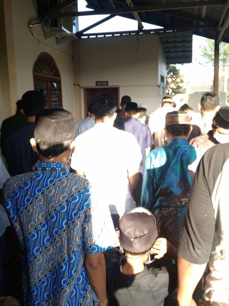 Terapkan Prokes, Sholat Idul Adha di Masjid Al Azhar Patumbak Berjalan Khidmat