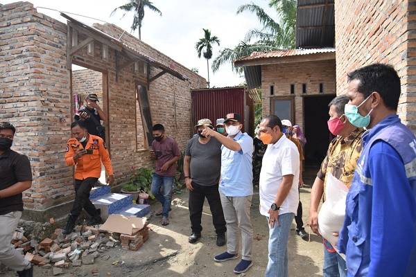 Bupati Batu Bara Beri Bantuan Korban Puting Beliung di Kecamatan Sei Balai