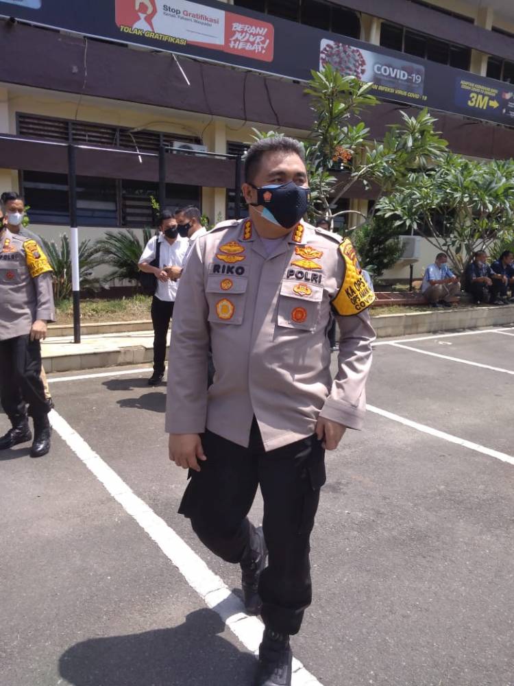 Arus Lalulintas di Medan Dialihkan, Kombes Riko Sunarko Minta Masyarakat Patuhi PPKM Darurat dan Bekerja di Rumah Saja