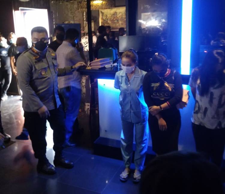 Polrestabes Medan Gerebek Spa Furla di Jalan Merak Jingga, Kondom Bekas Pakai dan 21 Wanita Diamankan