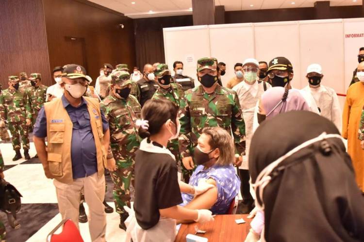 TNI dan Walubi Fasilitasi Pelaksanaan Vaksinasi di JIExpo Kemayoran