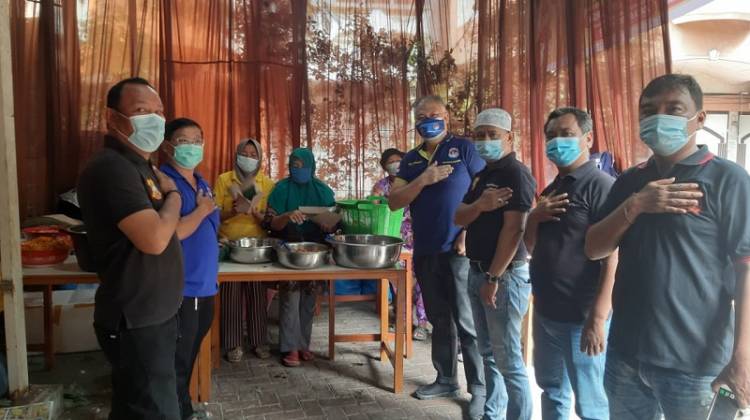Ketua Pewarta Apresiasi Dapur Umum Peduli Dampak Covid-19 di Komplek Asia Mega Mas Medan