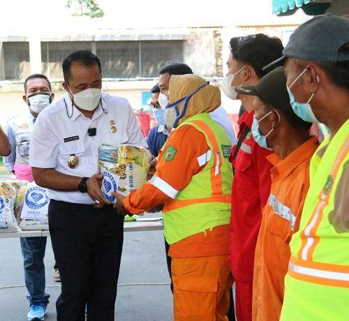 Aulia Rachman Apresiasi CSR Sembako dari Supermarket Brastagi Medan