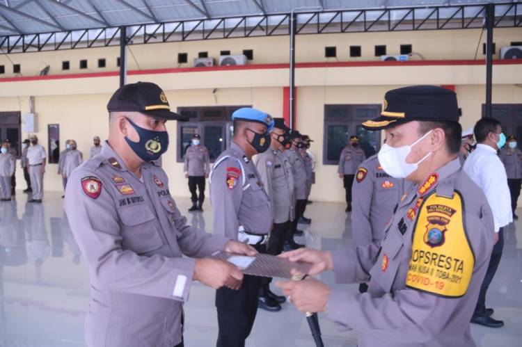 Kapolresta Deli Serdang Berikan Penghargaan kepada 31 Personil Berprestasi