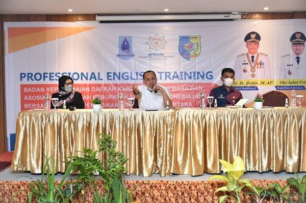 Tingkatkan Kinerja PNS, Bupati Batu Bara Buka Profesional English Training