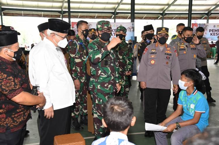 Panglima TNI Tinjau Dua Sentra Vaksinasi di Wilayah Jakarta