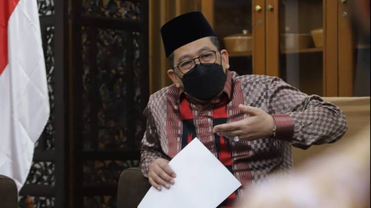 Wamenag Sebut Gerakan ZISWAF Bantu Ekonomi Warga Terdampak Pandemi