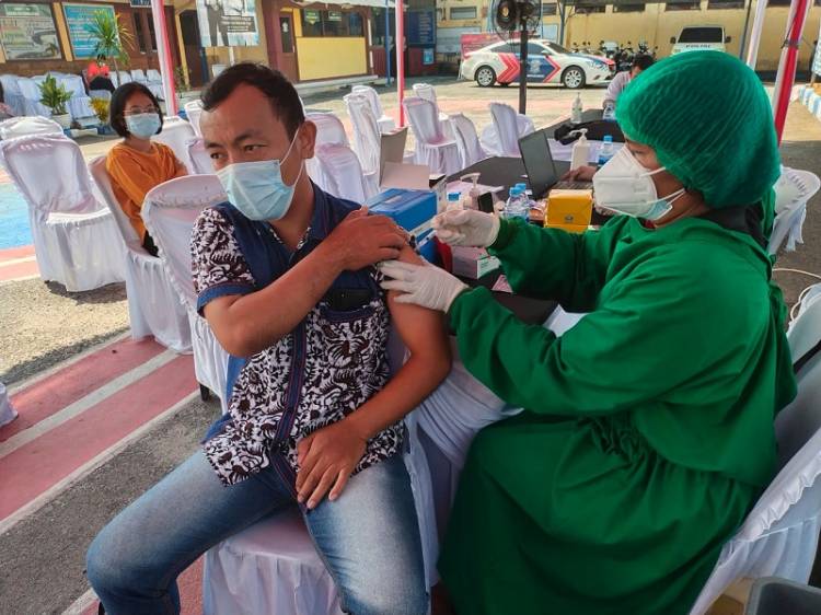 Satlantas Polresta Deli Serdang Gelar Vaksinasi Rayakan HUT Bhayangkara ke-75
