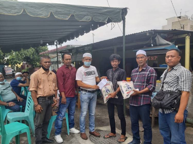 Takziyah, Ketua Pewarta Berikan Santunan dan 2 Goni Beras untuk Keluarga Muliati