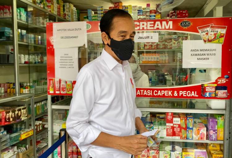 Cek Ketersediaan Obat di Apotek, Presiden Jokowi Kembali Blusukan