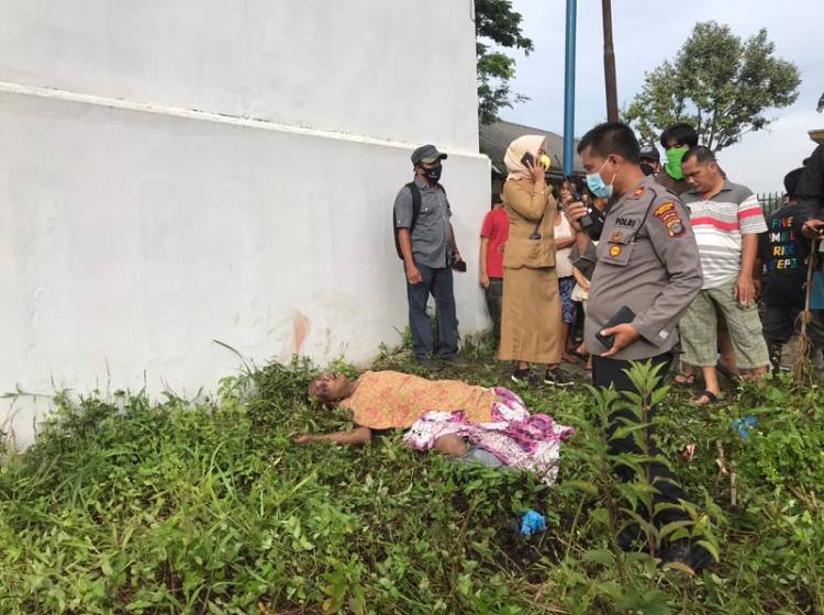Mayat Pria Bersimbah Darah di Jalan Seroja, Diduga Korban Pembunuhan