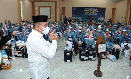 Gubernur Edy Rahmayadi Sambut Kepulangan Jemaah Haji Kloter Pertama Asal