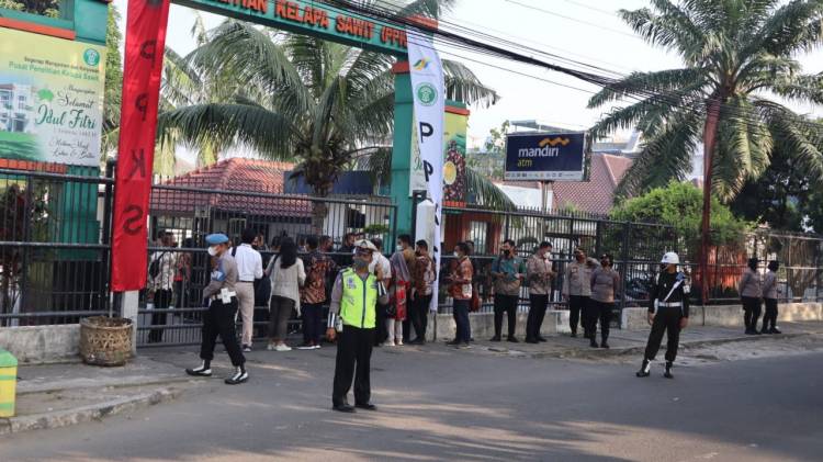 Polrestabes Medan Amankan Kunker Presiden Jokowi di Pusat Penelitian Kelapa Sawit di Jalan Brigjen Katamso 