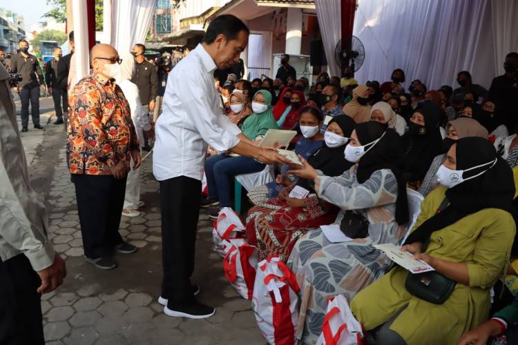 Dikawal TNI-Polri, Kunker Presiden RI di Pasar Petisah Medan Berjalan Lancar 