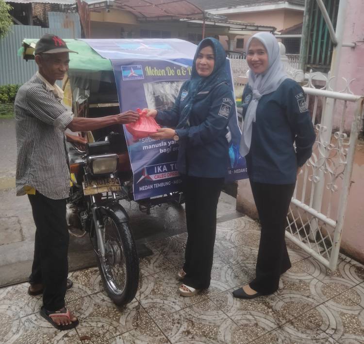 Meski Hujan, Bacaleg Dapil 3 Ika Tursina Bersedekah Nasi Bungkus dan Tenda kepada Abang Betor
