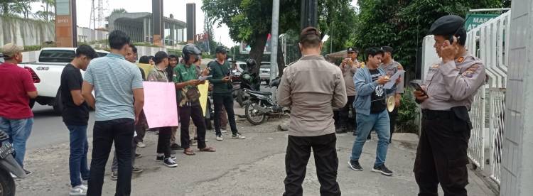 Polrestabes Medan Kawal Demo Massa Perhimpunan Anak Nelayan Petani dan Buruh