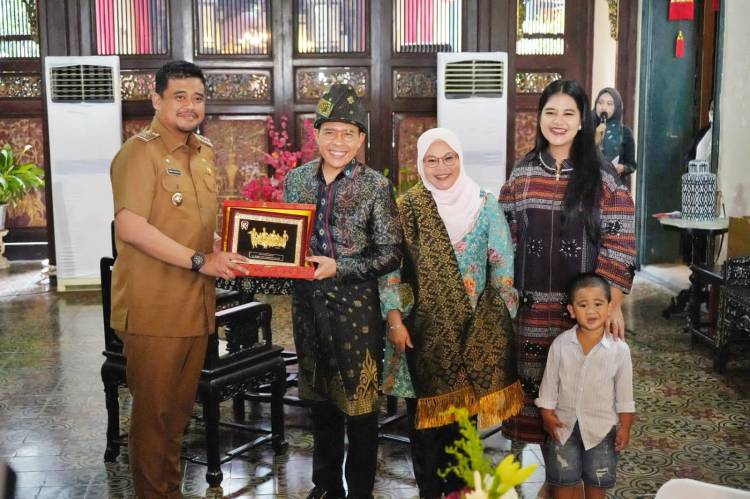 Bertemu dengan Menteri Singapura, Walikota Medan Tawarkan Investasi