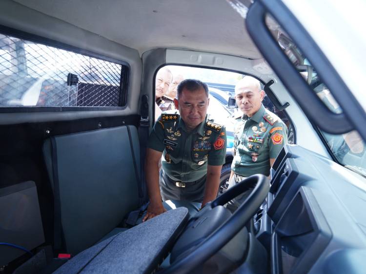 TNI Terima Hibah Mobil Kawal dan Mobil Tahanan Militer dari Kejaksaan RI