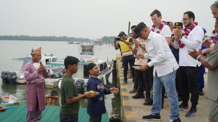 Pj Bupati Langkat Resmikan Boat Sekolah dari YAGASU, Tingkatkan Akses Pendidikan di Pulau Kampai