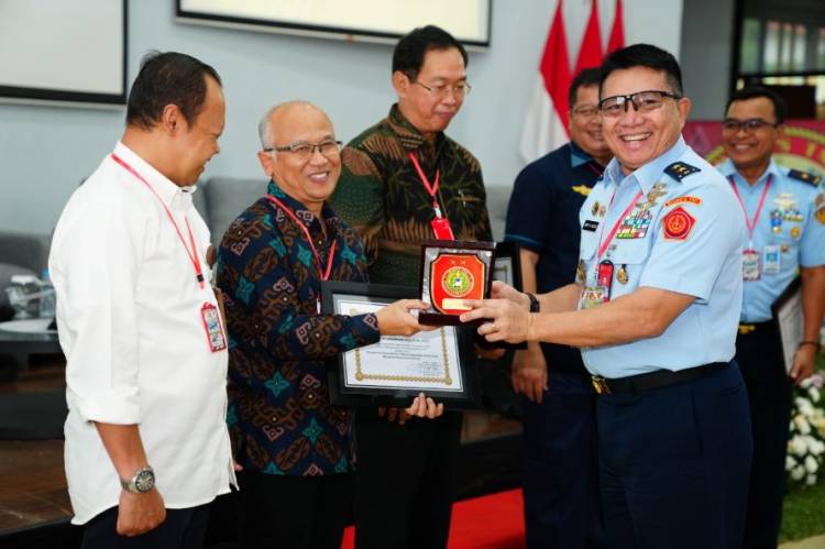 Kapusjianstralitbang TNI Buka Comprehensive Symposium Sahli Pusjianstralitbang TNI