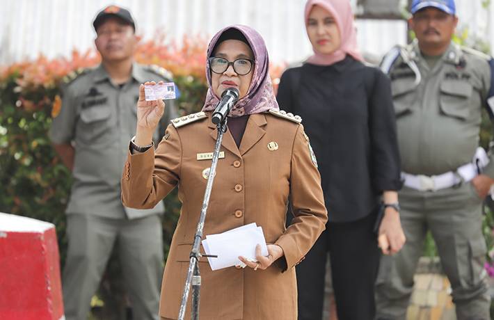 Penuhi Hak Anak: Walikota Serahkan KIA di SMP Negeri 2 Pematangsiantar