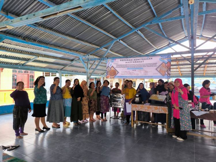 PKM Unimed Latih Ibu PKK Munte Buat Makanan Sehat dari Ikan Lele