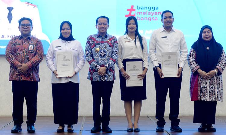 Pj Gubernur Sumut Serahkan 2.271 SK PPPK Formasi 2023
