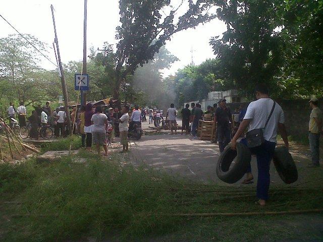 Aksi Blokir Jalan di Medan Polonia Ricuh