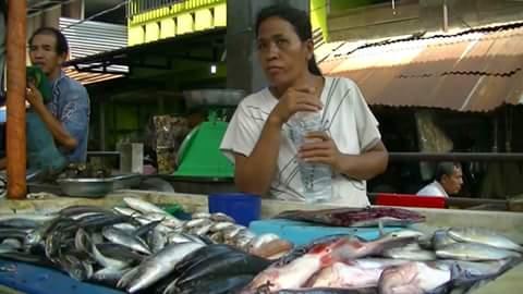 Stok Ikan di Pasar Berkurang Akibat Cuaca Buruk
