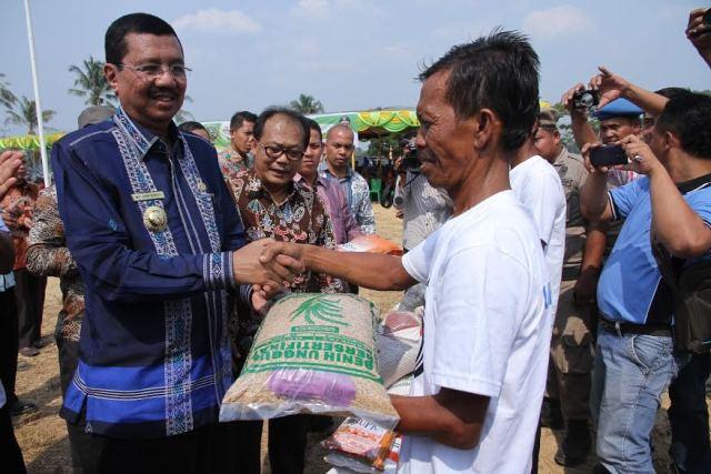 Dorong Percepatan LTT, Pemerintah Bantu 100 Ton Benih Tanaman ke Kabupaten Palas