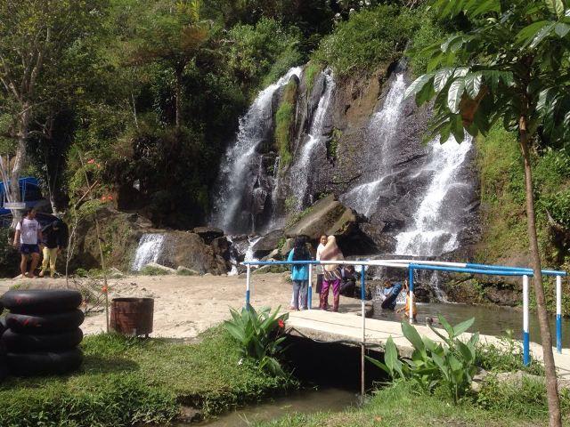 Bah Butong, Air Terjun di Tengah Hamparan Kebun Teh