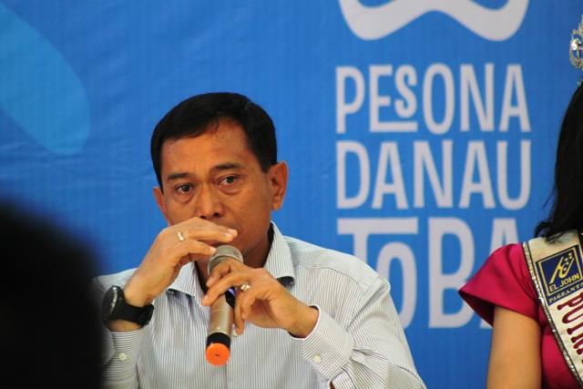 Bupati Simalungun JR Saragih Menangis di Hadapan Menteri Pariwisata