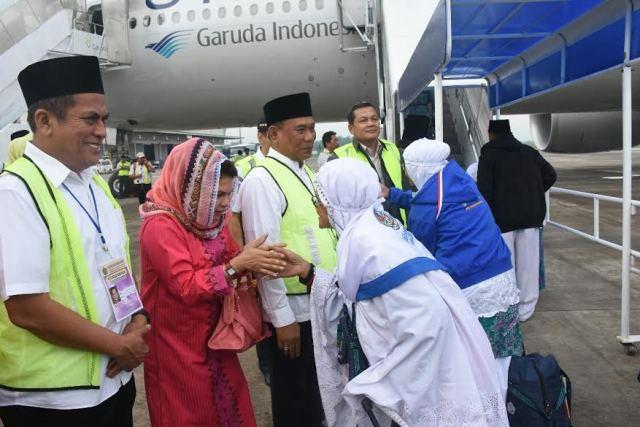 Bupati Lepas Calhaj Deli Serdang Hingga ke Tangga Pesawat