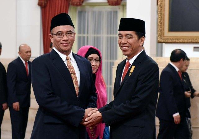 Dilantik Presiden, Hasyim Gantikan Husni Kamil Manik di KPU RI