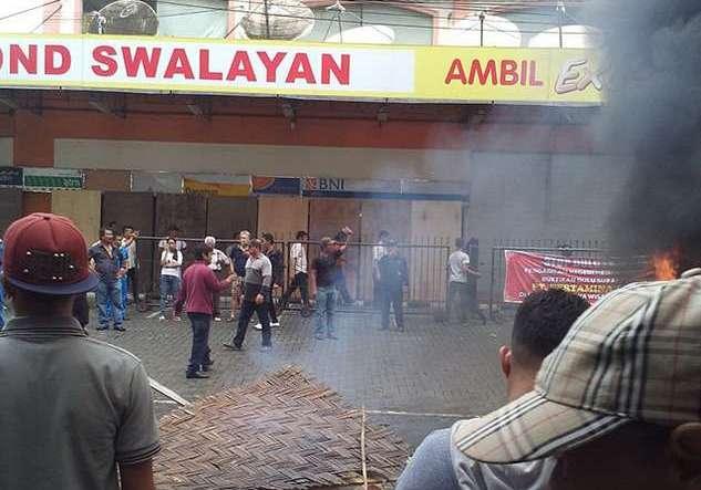 Tolak Eksekusi Pertamina, Warga Karya Wisata Medan Johor Blokir Jalan