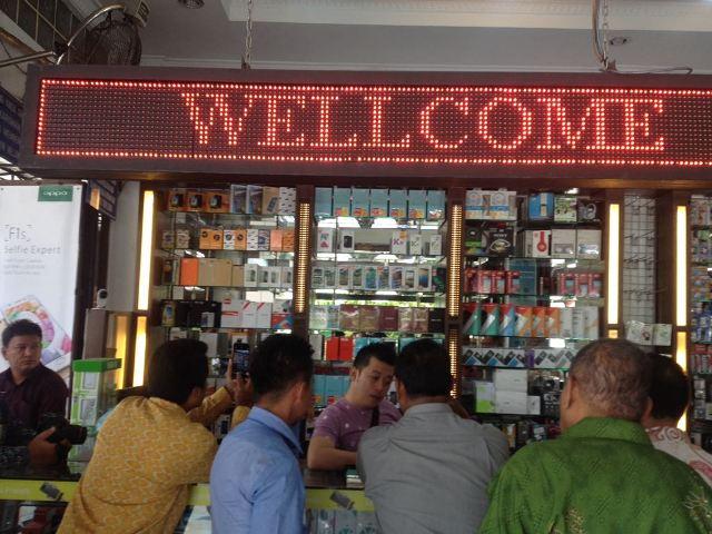 Tim Pengawasan Terpadu Sidak Counter Handphone