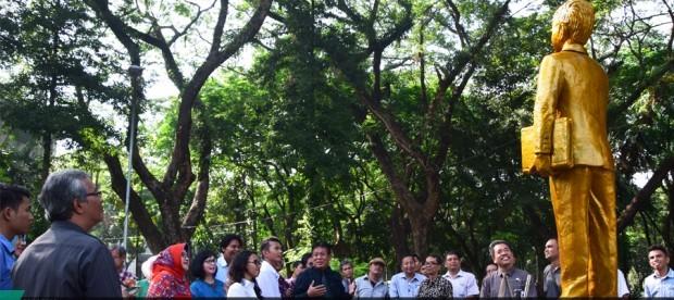 Monumen Patung Hot dan Kiky Diresmikan Rektor Unimed 
