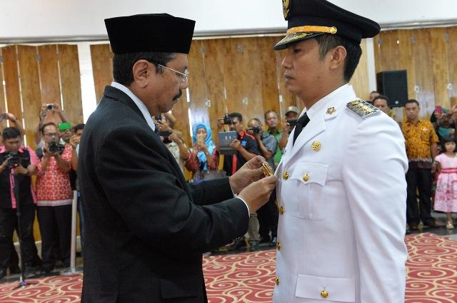 Gubsu Erry Lantik Hefriansyah Jadi Walikota Siantar