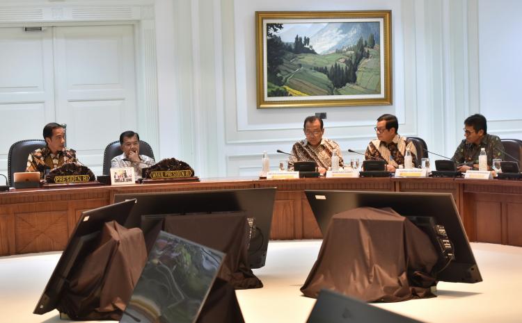 Minta Laporan Proyek Tol di Sumbar, Presiden Jokowi Ingatkan PSN Harus Kurangi Kemiskinan