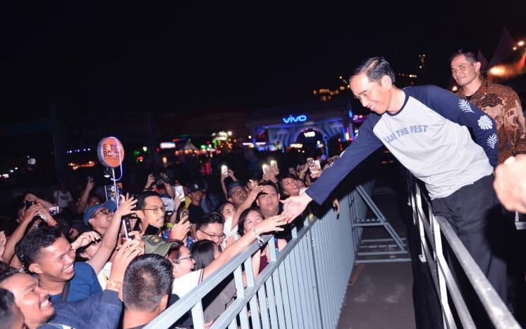 Hadiri Festival Musik, Presiden: Zaman Saya Led Zeppelin dan Metallica