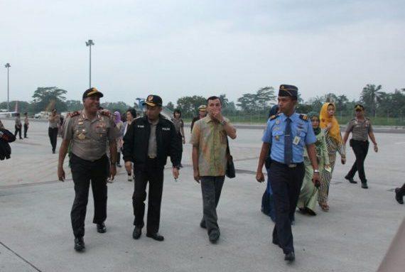Hadiri Bakti Sosial Pengungsi Sinabung di Karo, Kapolri Tiba di Bandara Kualanamu 